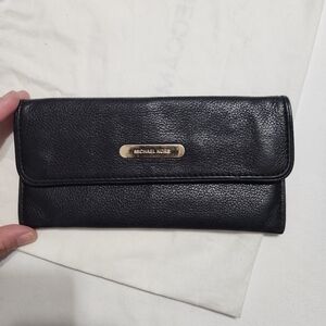 EUC Michael Kors Wallet (Blk Pebble Leather) 🖤✨️